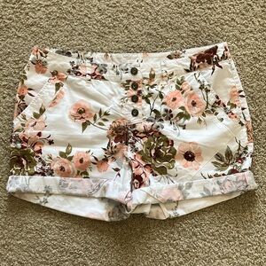 NWOT Venus shorts size 14